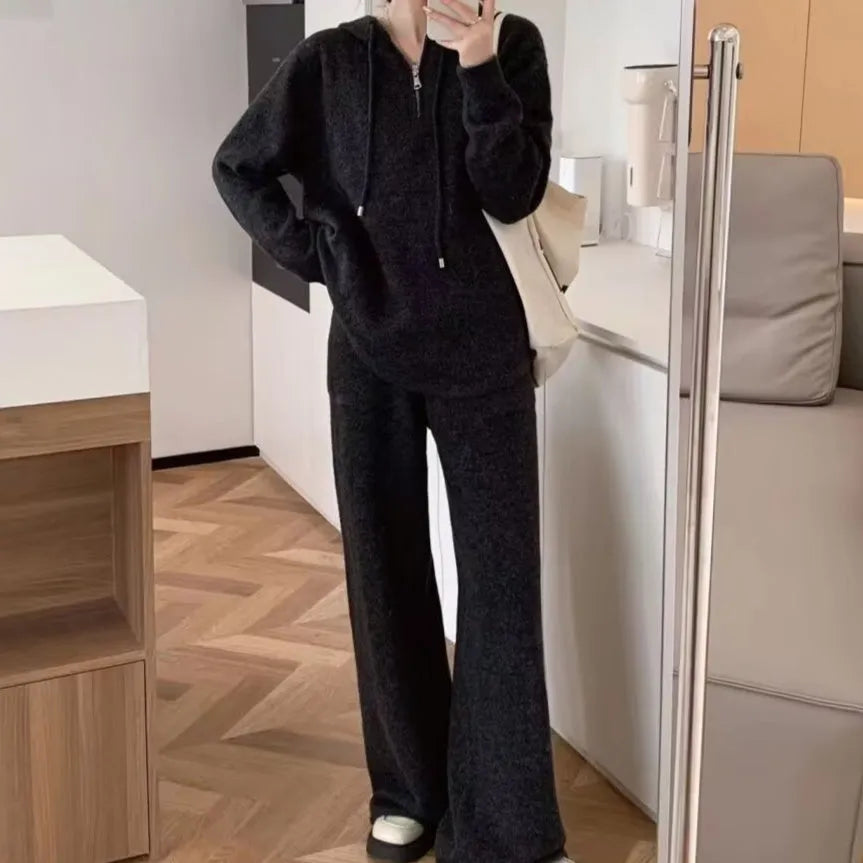 Women's loose hooded sweater and wide-leg pants set in solid colour, long sleeves, patch detail, polyester fabric, apricot option.