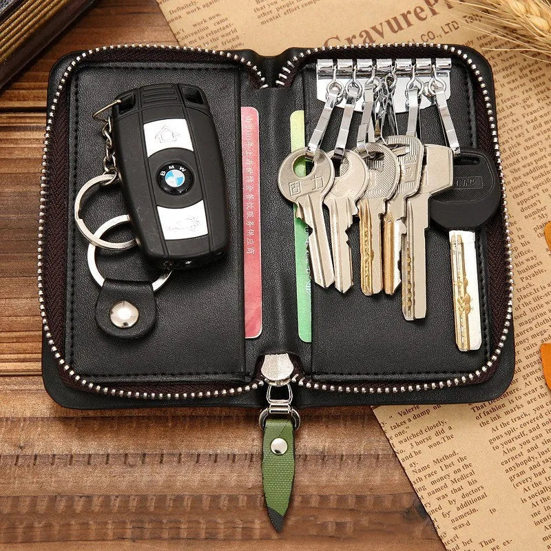 Zipper multifunction card holder in synthetic leather, square vertical shape, black colour, letter pattern.
