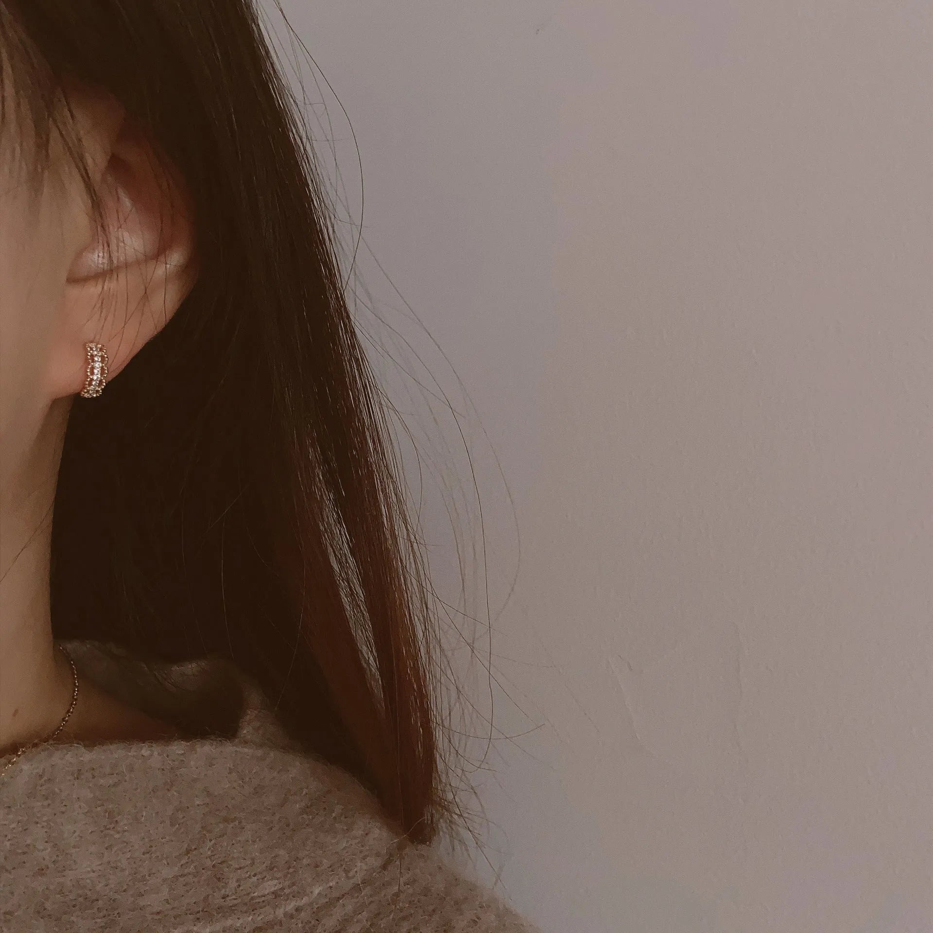 Small lace pattern clip earrings in 925 silver with gold or platinum colour electroplated finish