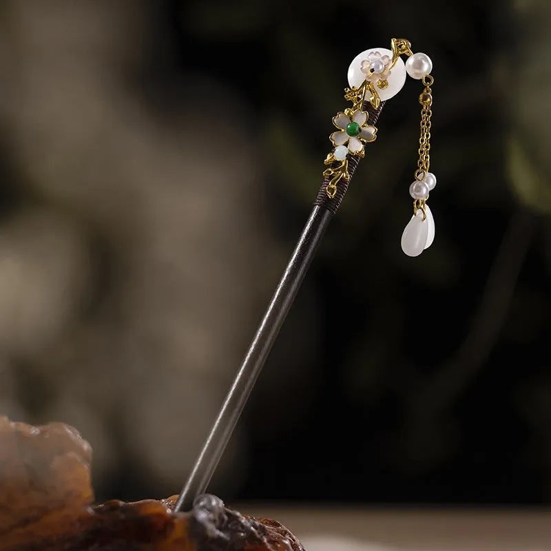 Wooden flower-shaped hair clasp in New Chinese style, single hairpin for women, 14 colour options.