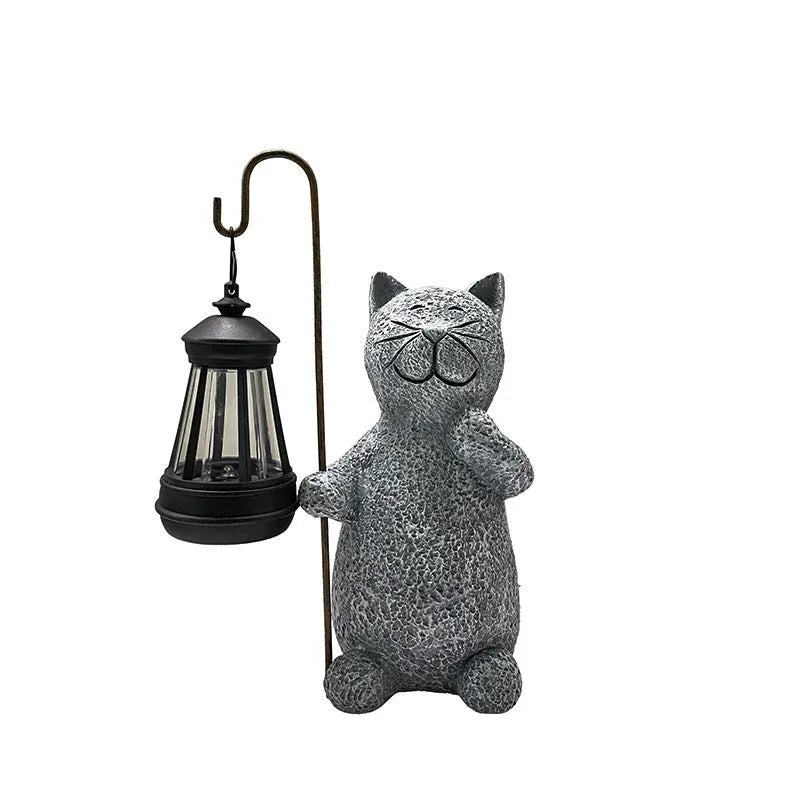 Solar garden light shaped like a kitten lifting a lamp, made from resin for outdoor decoration.