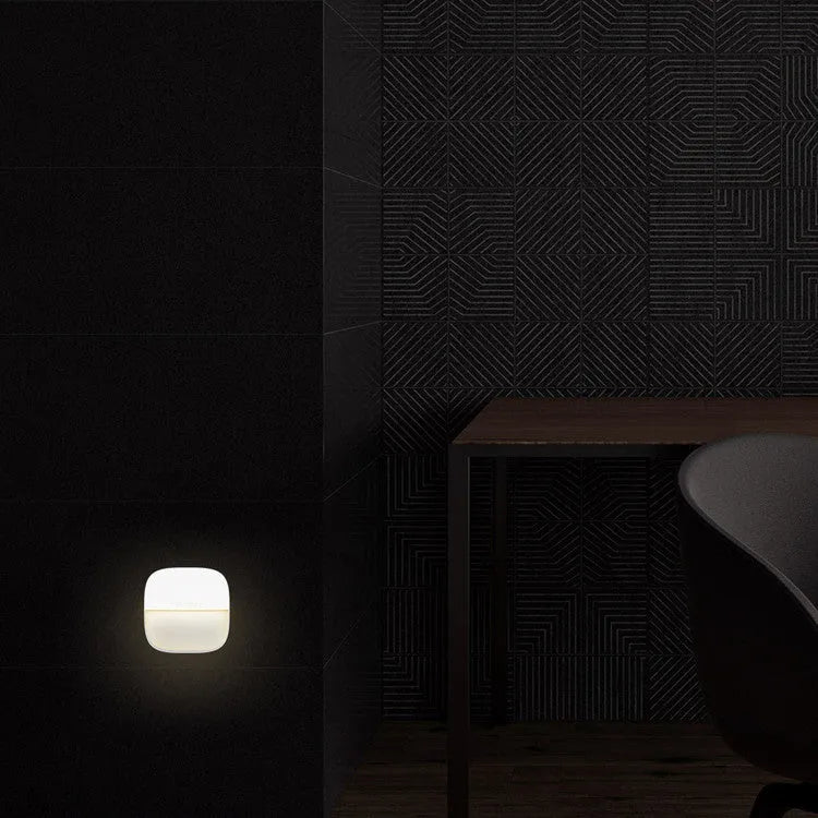 White square plug-in human body sensing night light 66mm with motion sensor for indoor use