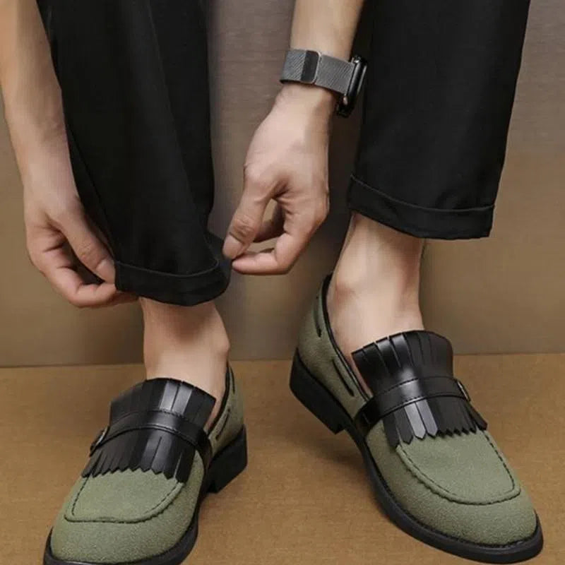 Men's solidcolour denim loafer shoes with tassel accents, pointed toe, flat heel, casual style