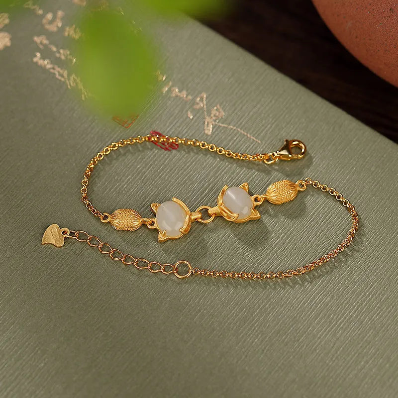 Women's 925 silver bracelet with a retro fox charm and a rectangular stone centrepiece on an adjustable chain.