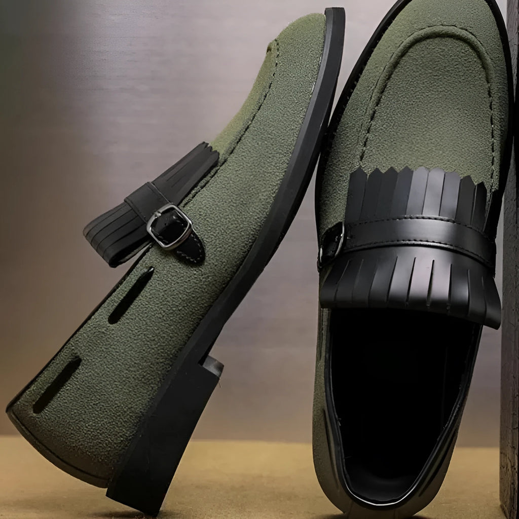 Men's solidcolour denim loafer shoes with tassel accents, pointed toe, flat heel, casual style