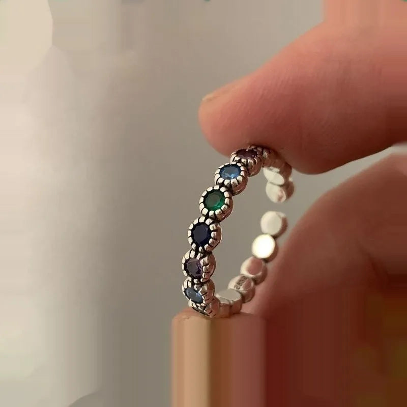 Women's adjustable ring with retro silver finish and round zircon geometric design