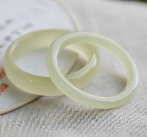 Jade round bar bracelet with winding design showing six sizing options