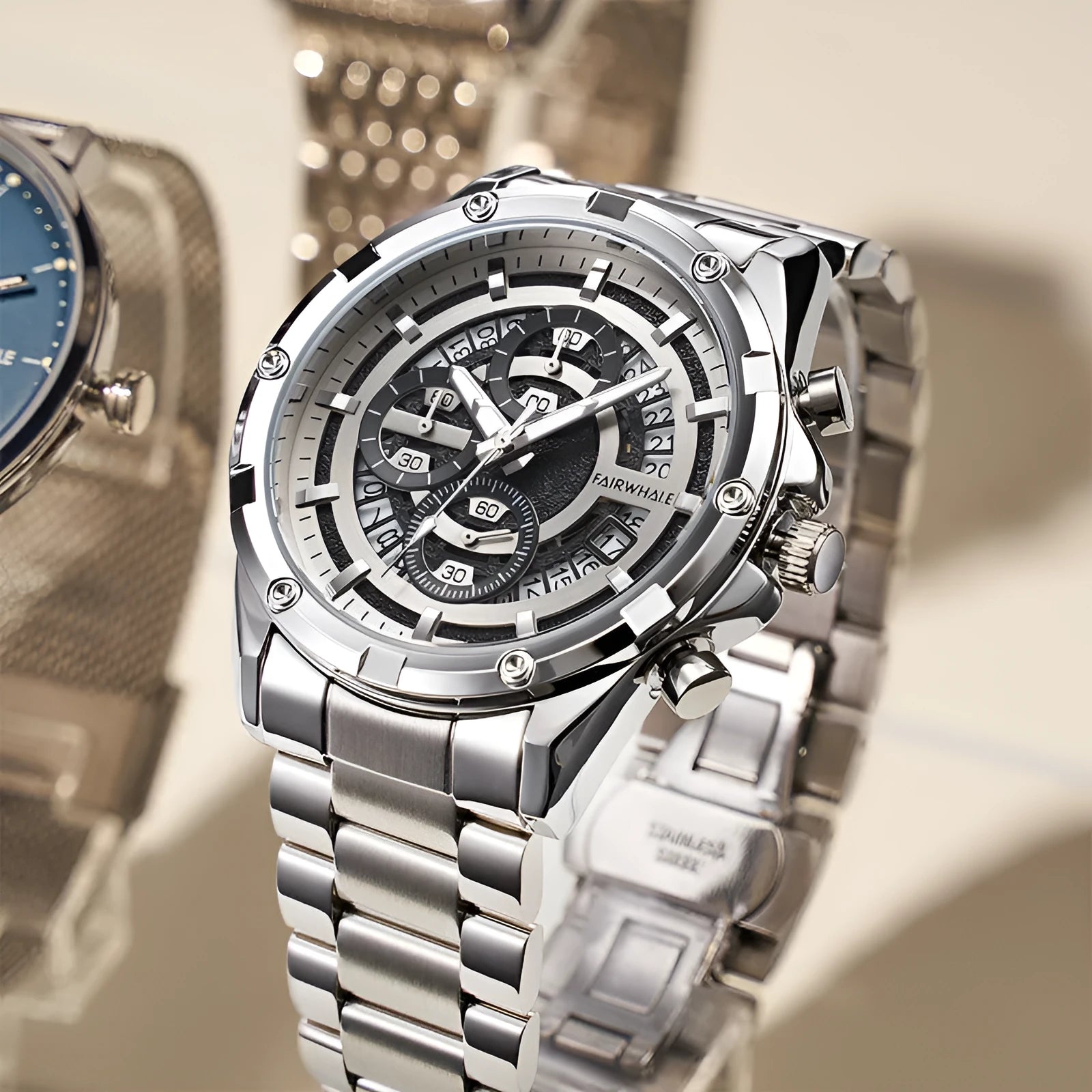 Men's waterproof quartz watch with luminous hands and stainless steel band in three colour options