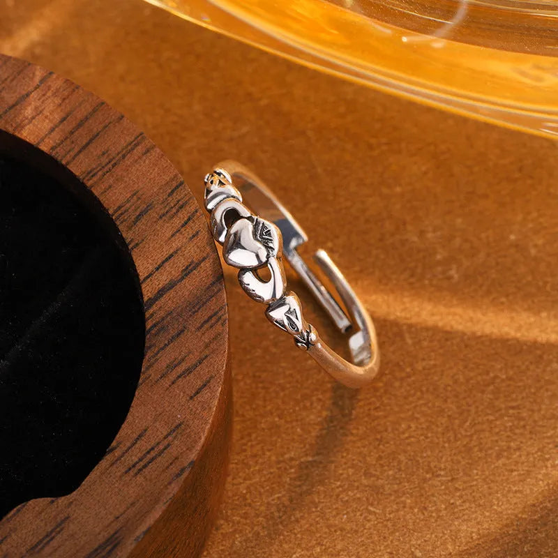 Women's heart-shaped open ring in retro silver colour made from copper material
