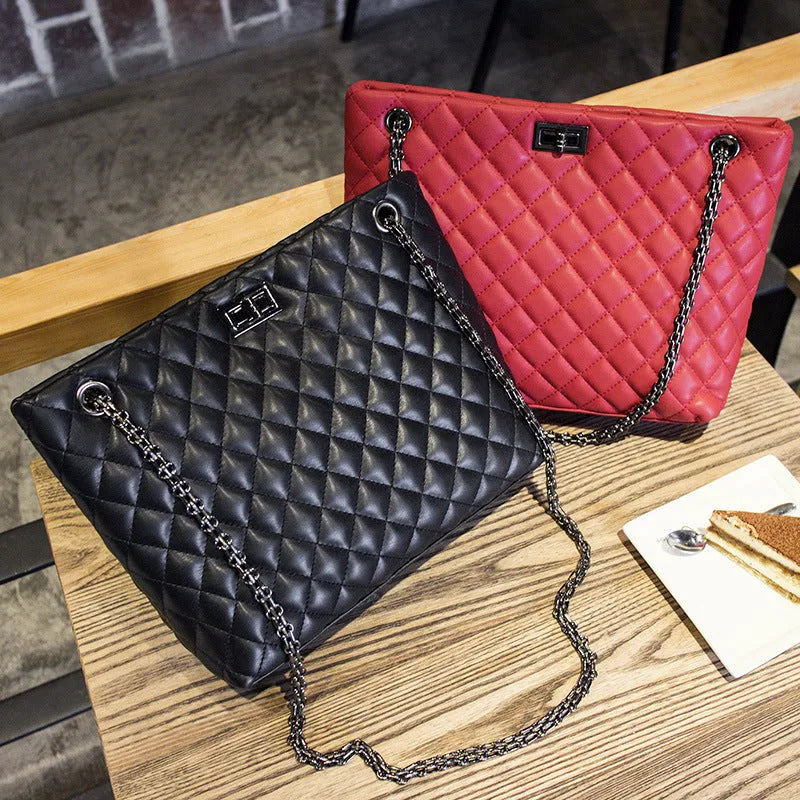 Women's rhombic chain shoulder bag with cotton lining in black or gules, shoulder slung handbag