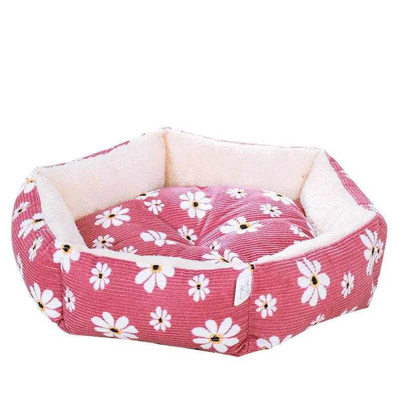 Round pet nest in yellow, red, green or dark blue, available in S 37 x 11 cm and M 45 x 12 cm