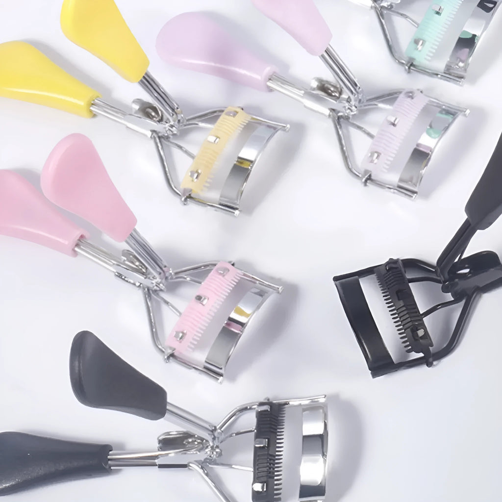 A4 manual eyelash curler with black ribbon comb attachment