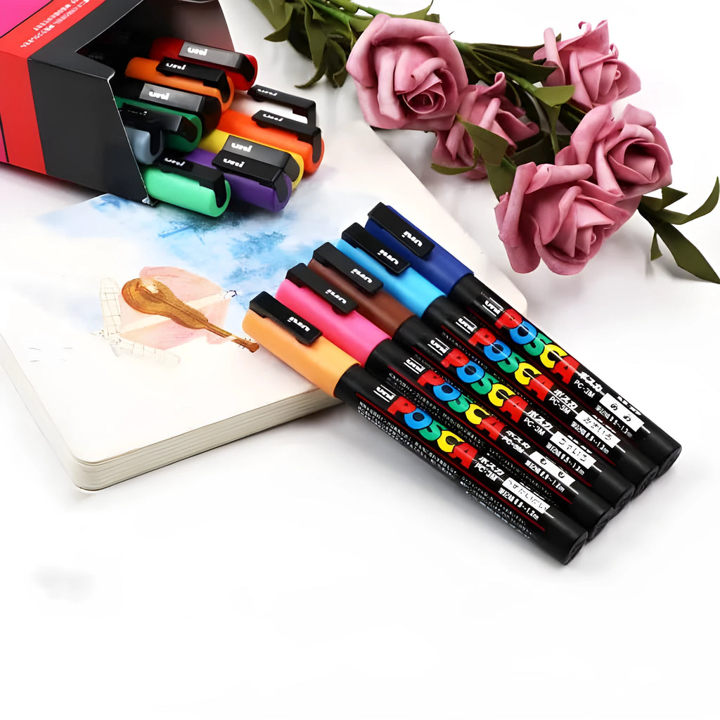 Doodle acrylic marker set with plastic case and 0.9mm nib in multiple colour configurations