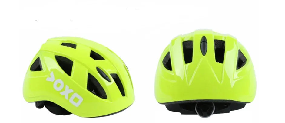 Children's helmet equipment in blue with outer PVC shell and inner EPS foam, for roller skating and cycling
