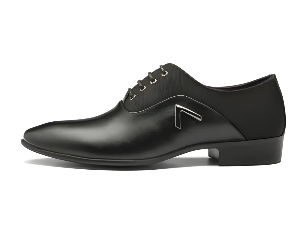 Men's black Oxford shoe made of artificial PU leather with a rubber sole.