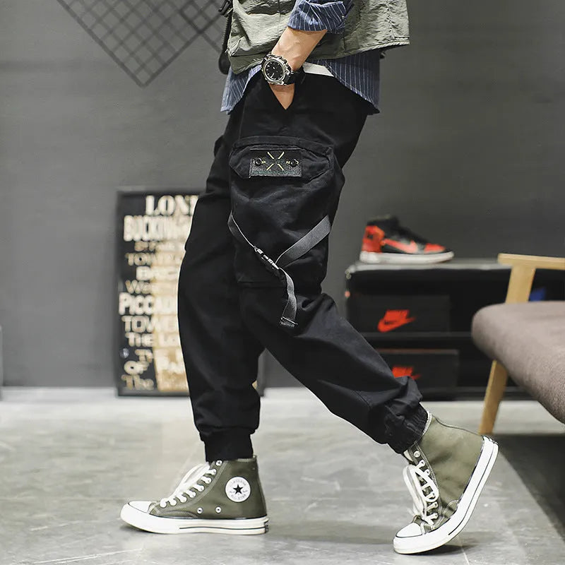 Men's cotton cargo pants in grey with multiple pockets, regular fit, side view