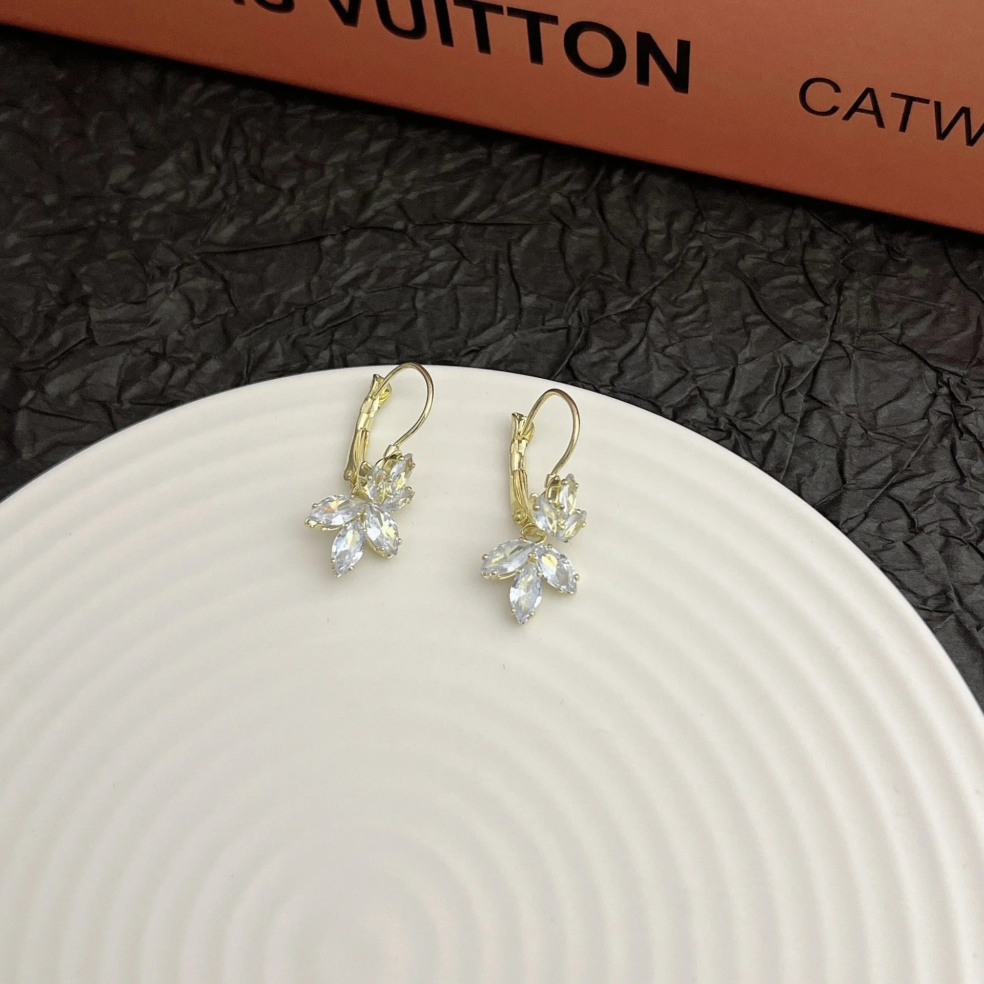 Women's delicate leaf earrings with inlaid zircon stones in platinum colour