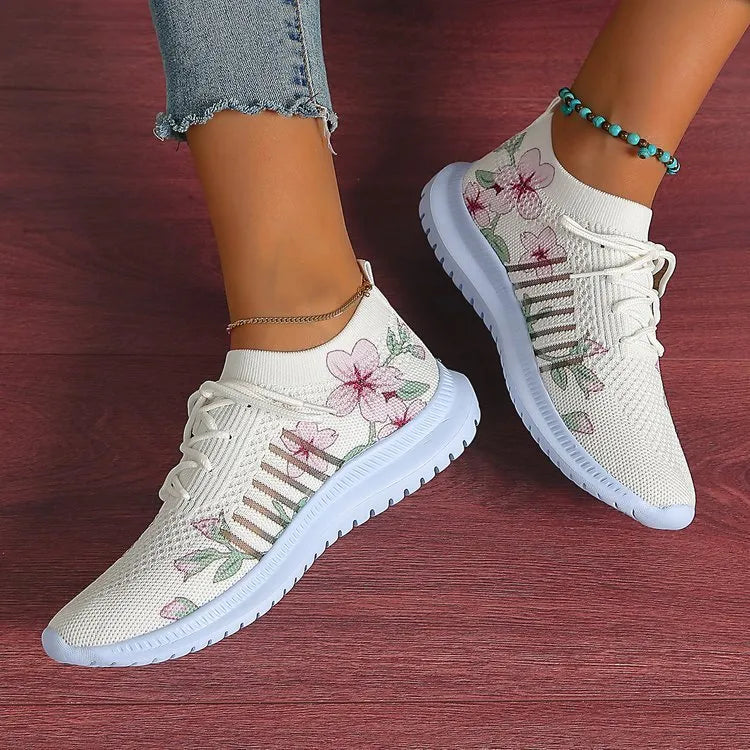 Women's Milky White mesh running shoes with Flyknit upper and flat rubber sole