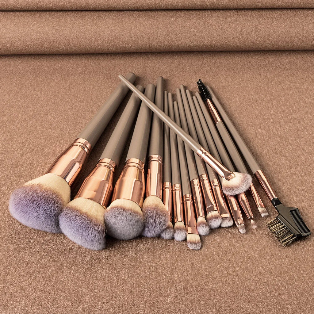 15-piece makeup brush set with eye shadow brush, man-made fibre bristles, plastic handles, 19cm length, brown or black