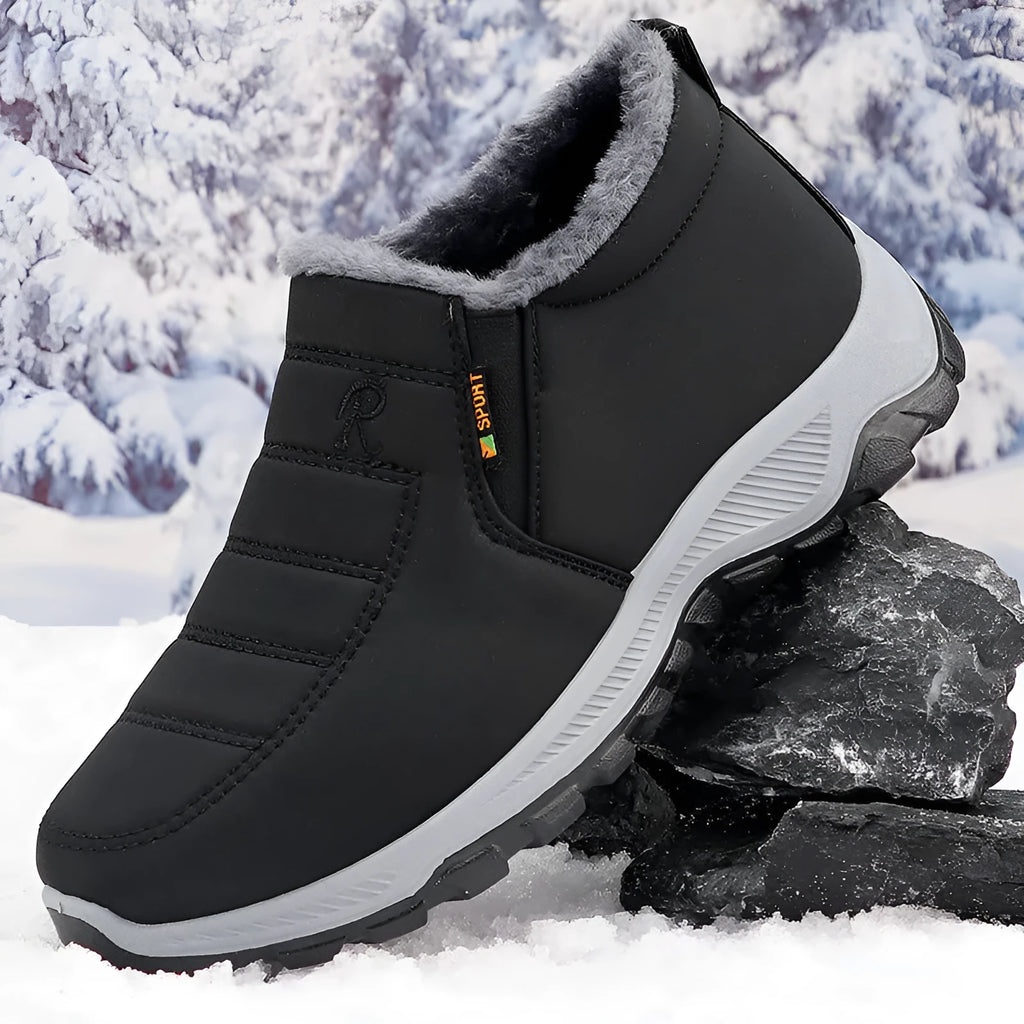 Men's fleece-lined cotton-padded snow boots in black with rubber sole and flat heel