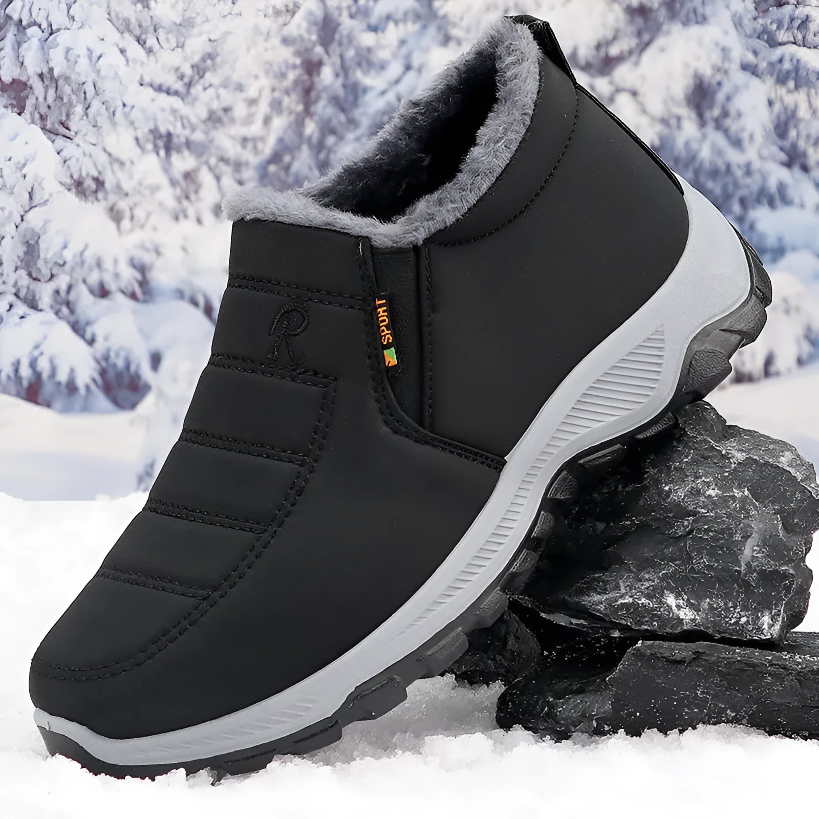 Men's fleece-lined cotton-padded snow boots in black with rubber sole and flat heel