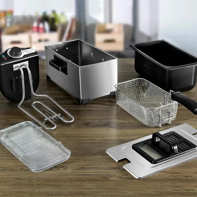 Silver 3 litre electric fryer with Teflon non-stick coating and 2000W