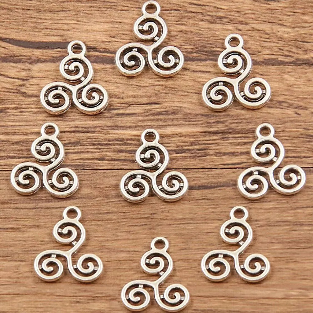 Double-sided hollow circle alloy pendant, electroplated round accessory in 7x11mm and 13x15mm sizes.
