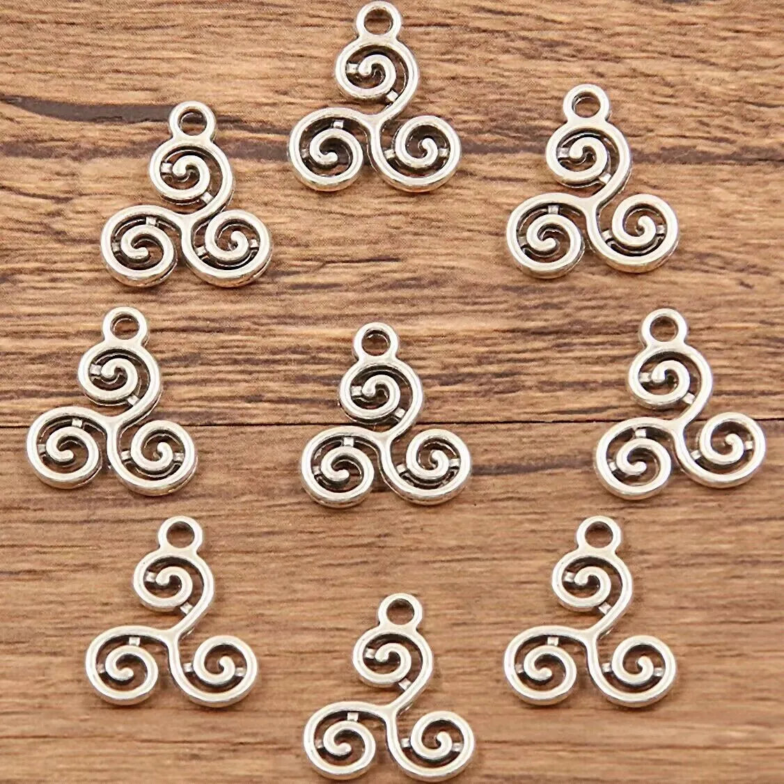 Double-sided hollow circle alloy pendant, electroplated round accessory in 7x11mm and 13x15mm sizes.