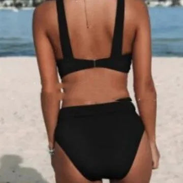Women's solid colour polyester blend bikini set in slim-fit design