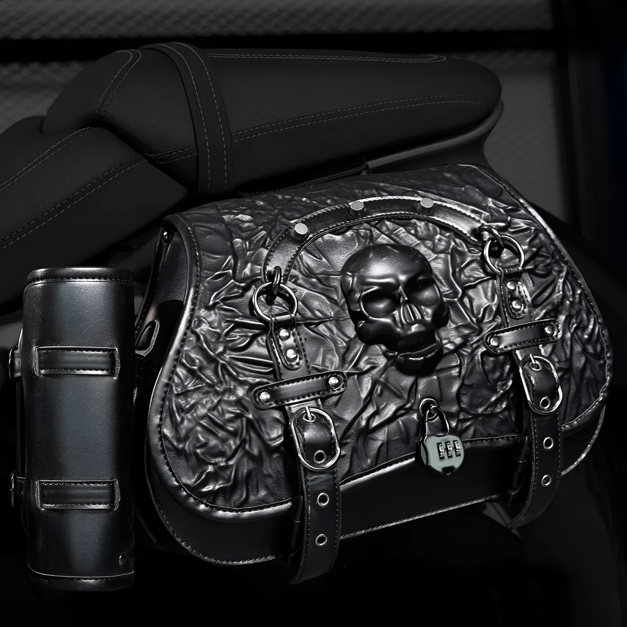 Black waterproof PU leather motorcycle saddlebags with mounting hardware for Harley Davidson modifications