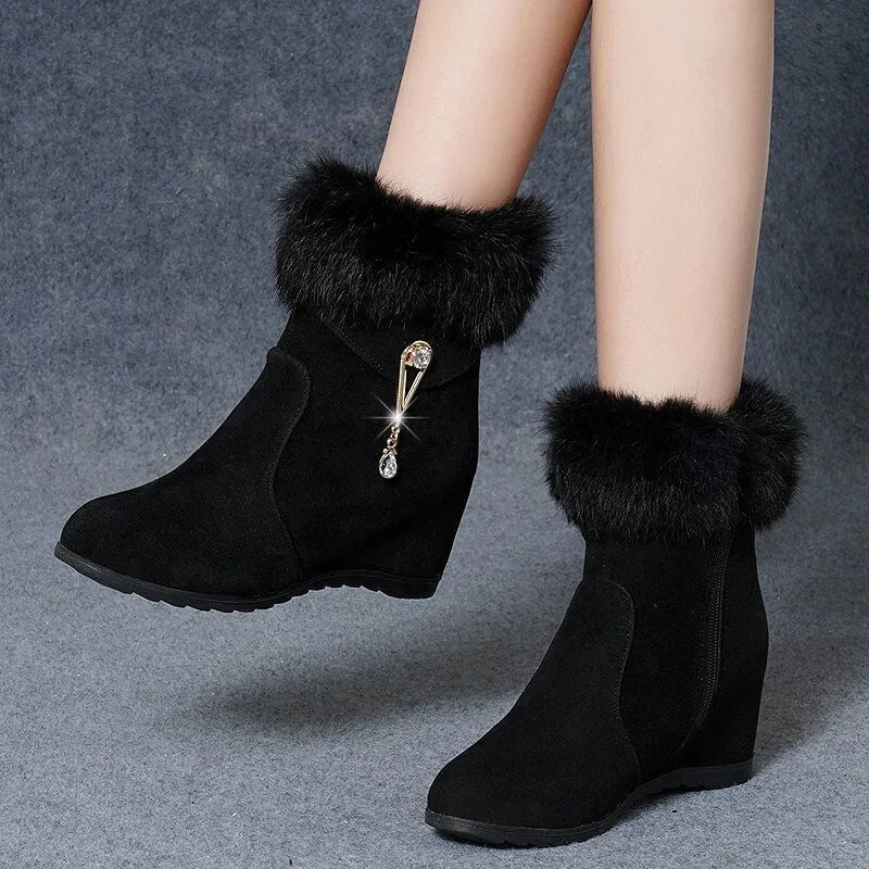 Black women's snow boots with height increasing insole and fur integration upper, casual style, sizes 35-40