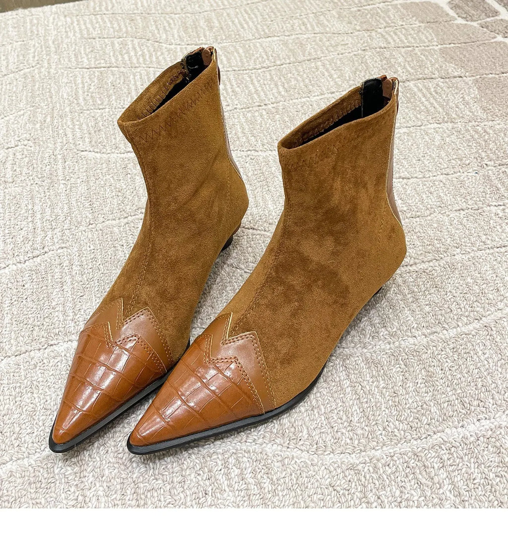 Retro patchwork pointed boots with back zipper and kitten heel in brown or black suede, sizes 35-39.