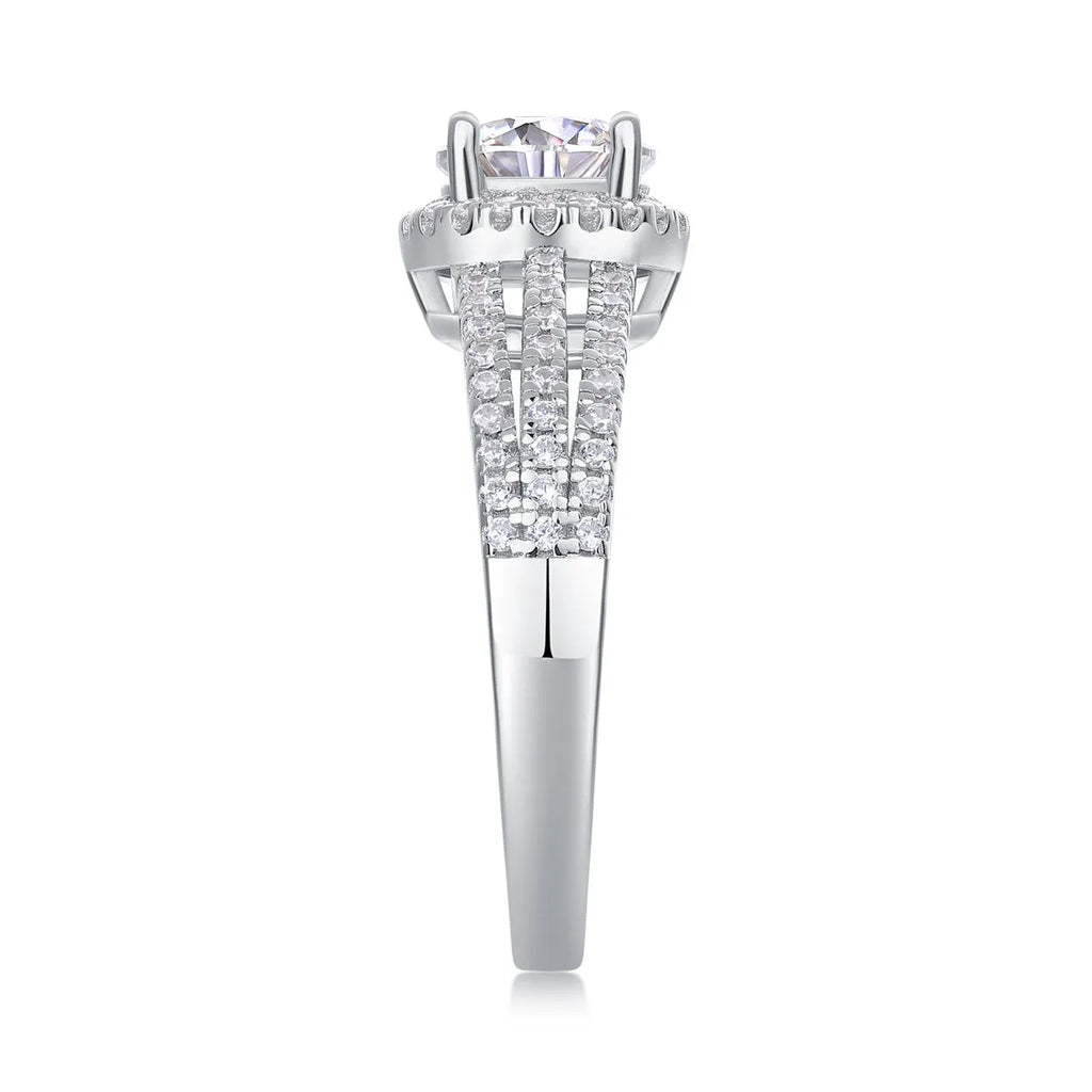 Looking Back wedding ring set with 1-carat moissanite stone in S925 silver platinum-plated band on white background