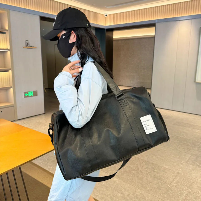 Large and small sized black dry wet separation fitness shoulder messenger bag made of PU