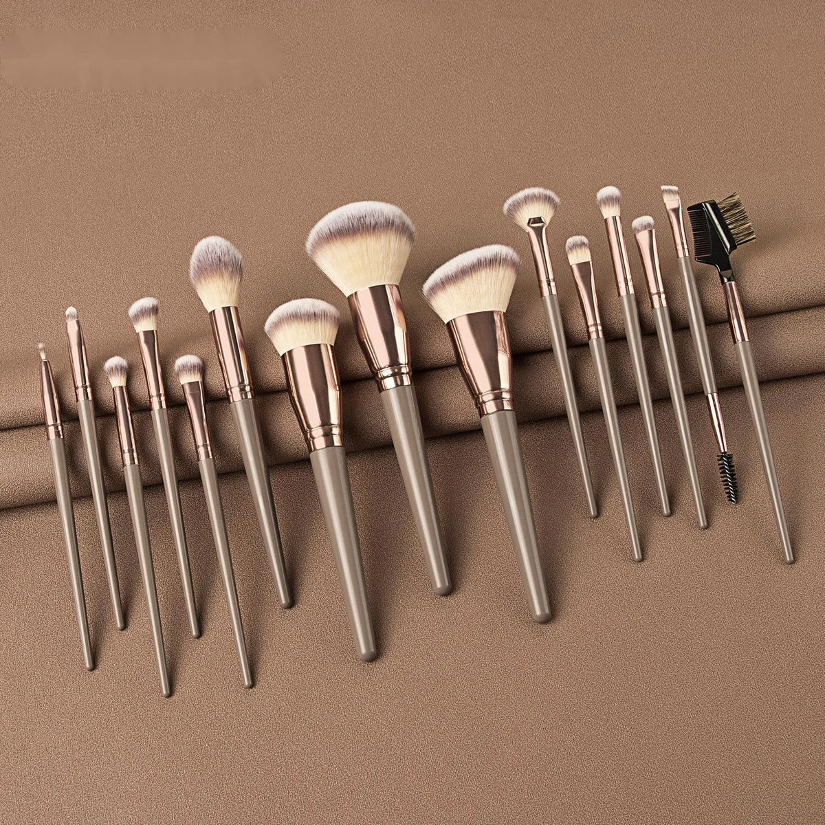 15-piece makeup brush set with eye shadow brush, man-made fibre bristles, plastic handles, 19cm length, brown or black