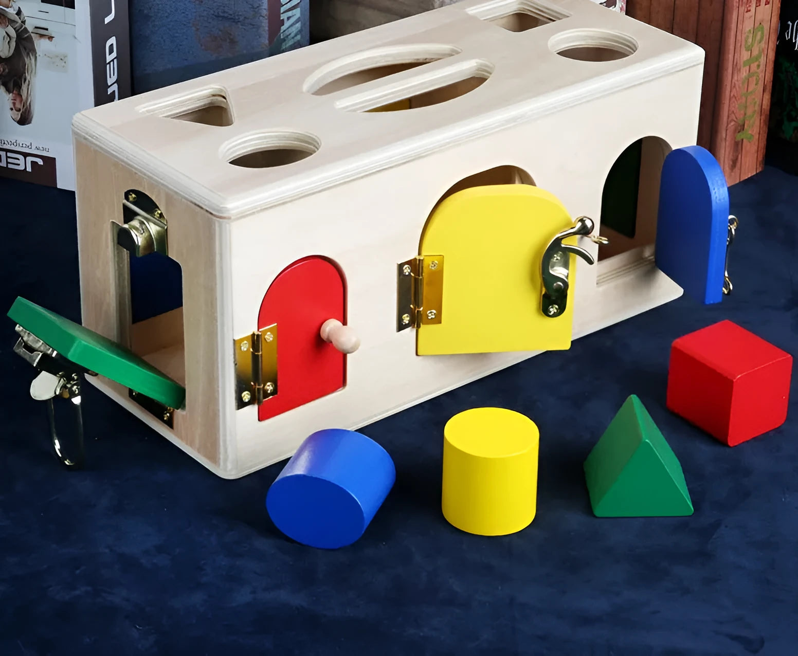 Wooden shape lock box educational toy for preschool children with twelve pieces