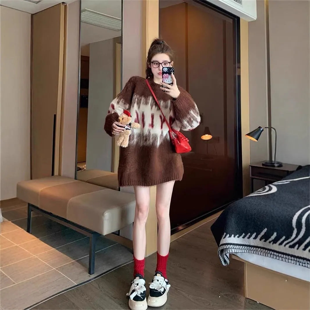 Loose and lazy style thickened sweater with gradient letter print, medium thickness, regular sleeves, one size, burgundy or coffee.