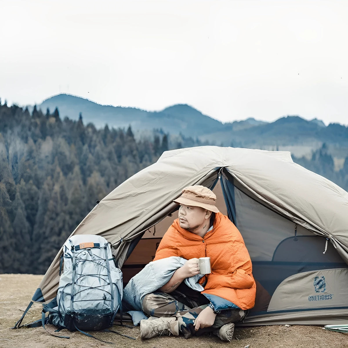 Leisure portable stand camp tent for 2 people in brown dark green with double layer structure 40D nylon gauze
