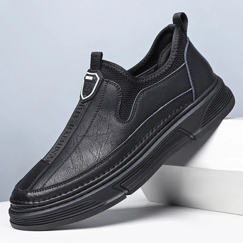 Men's solid colour casual leather shoes in black and brown with round toe design