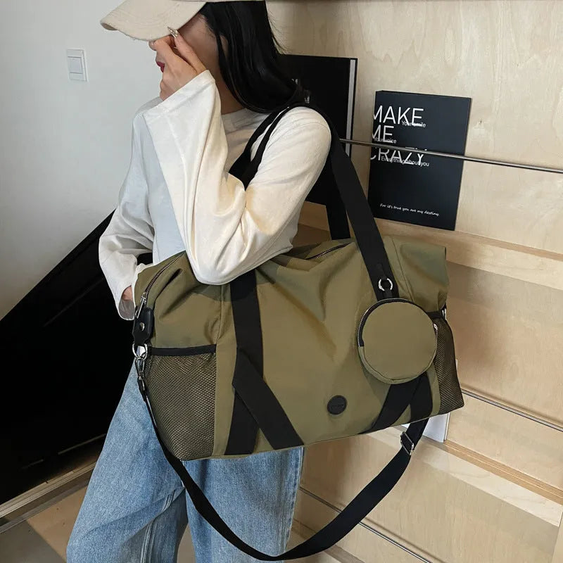 Black or green Oxford cloth gym bag with polyester lining for yoga and fitness gear