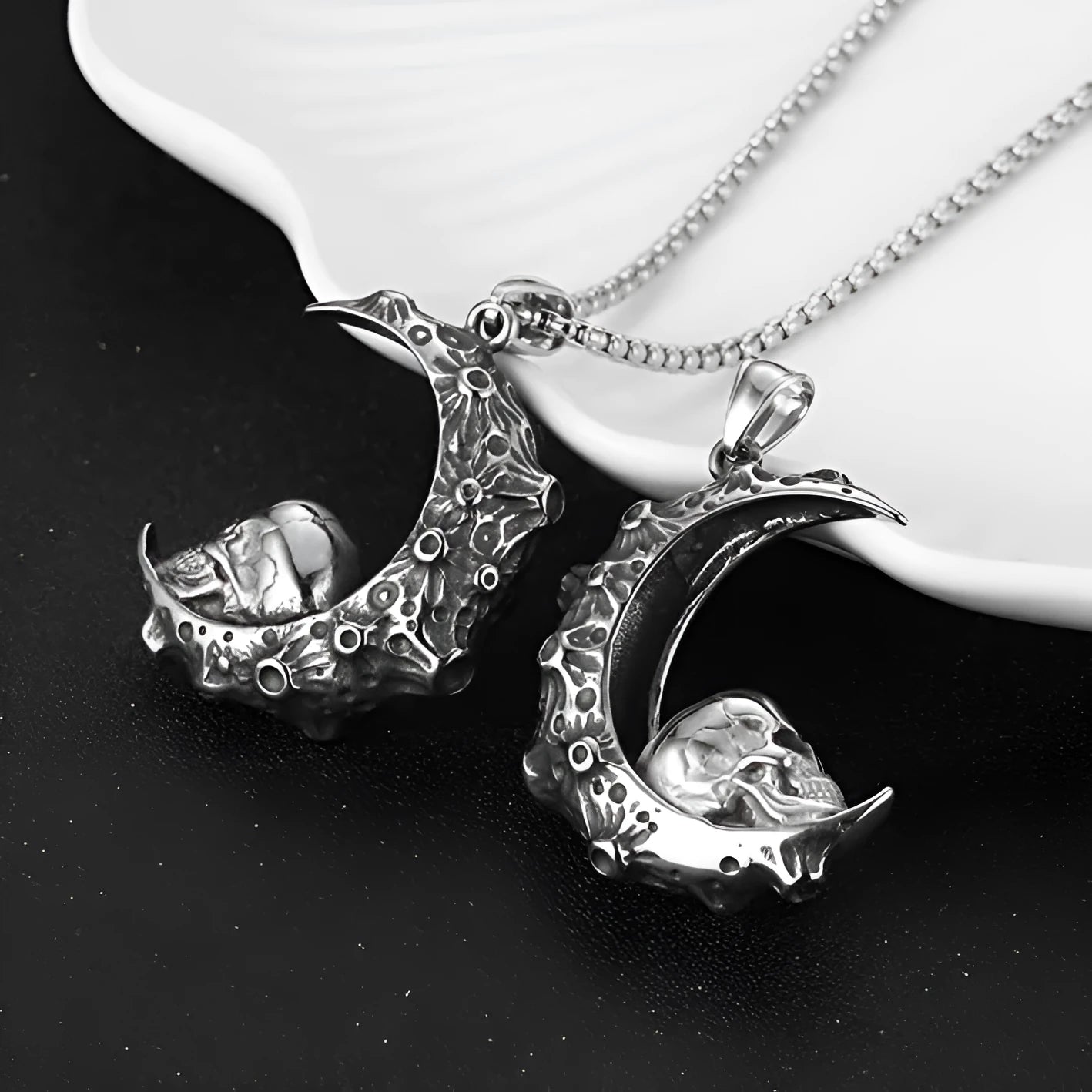 Men's silver stainless steel necklace with alloy pendant in skull, dagger, sun or other design