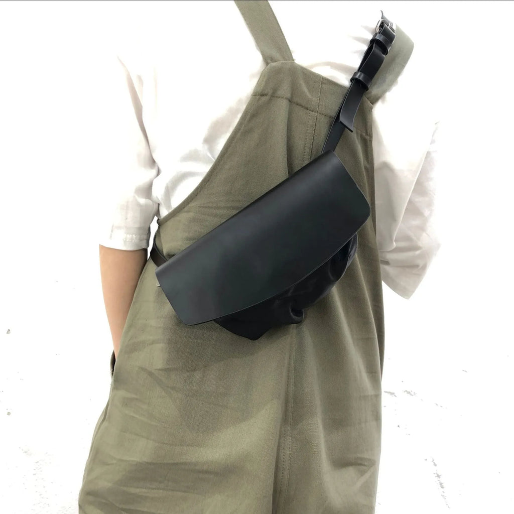 Black first layer cowhide leather handmade single-shoulder bag for women with compact design and urban simplicity style