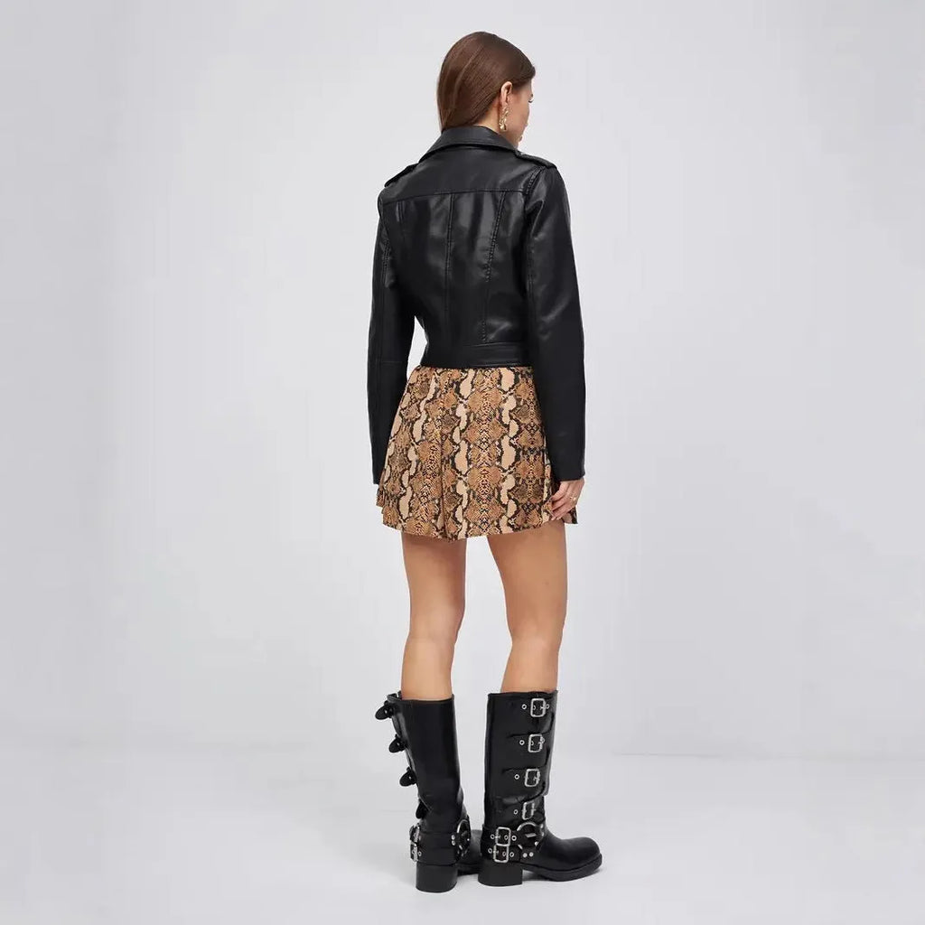 Black retro locomotive style women's jacket in PU imitation leather with regular sleeves
