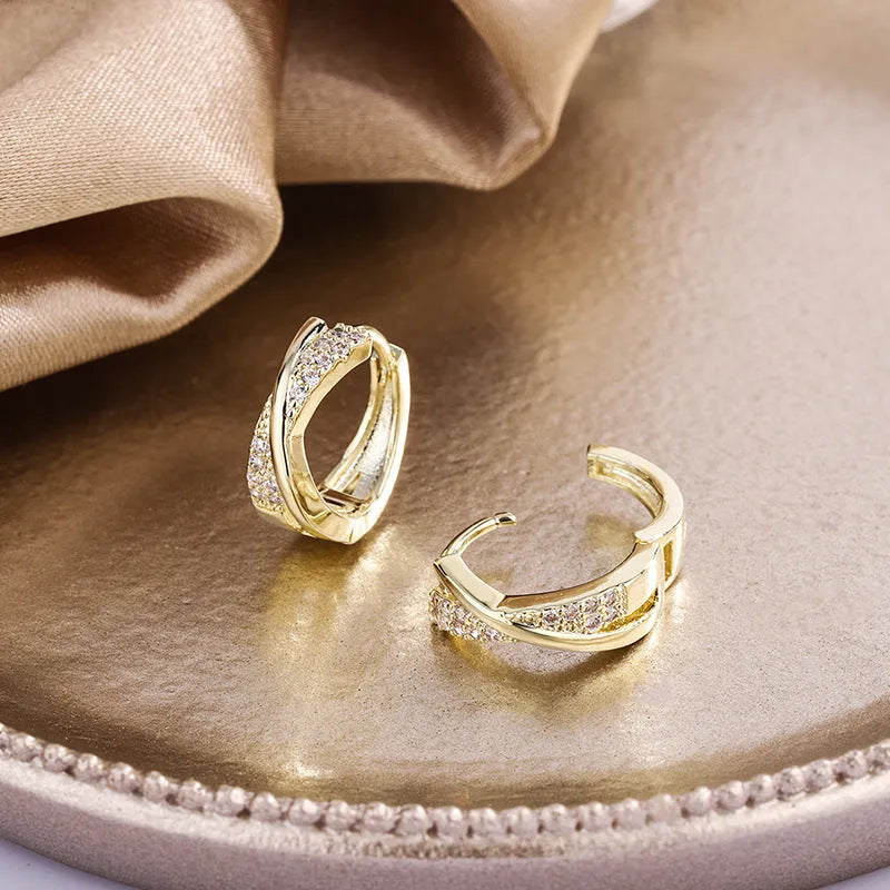 Geometry-shaped copper earrings with zircon treatment in 14K yellow colour