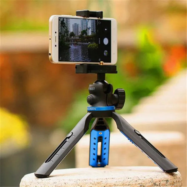 Black desktop phone tripod made of aluminium alloy and plastic, holding a smartphone.