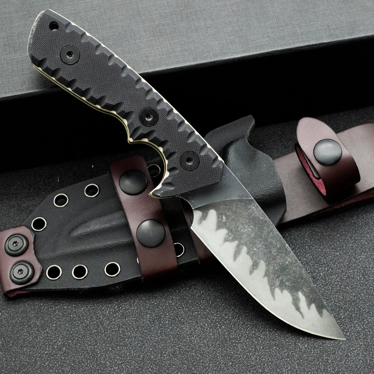 Black PR11 portable camping knife with 100mm blade and 88mm handle