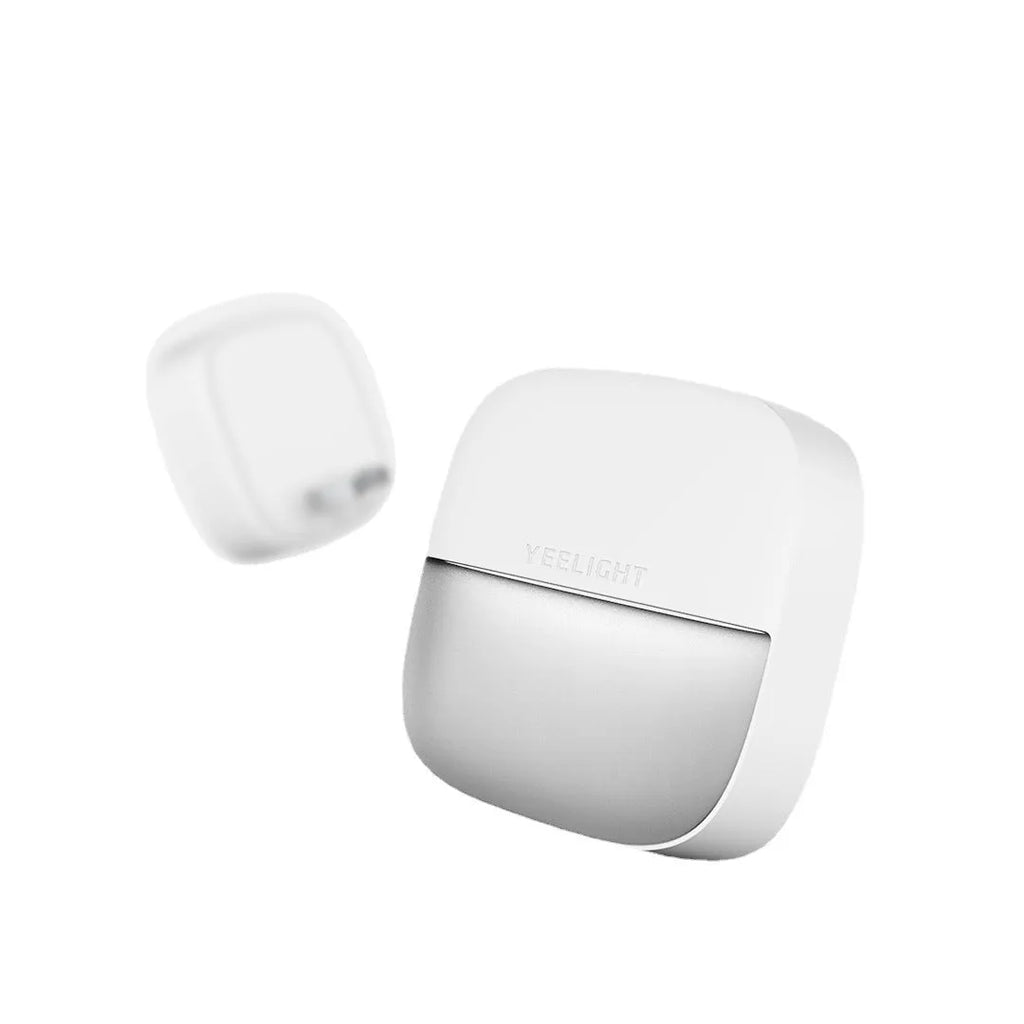 White square plug-in human body sensing night light 66mm with motion sensor for indoor use