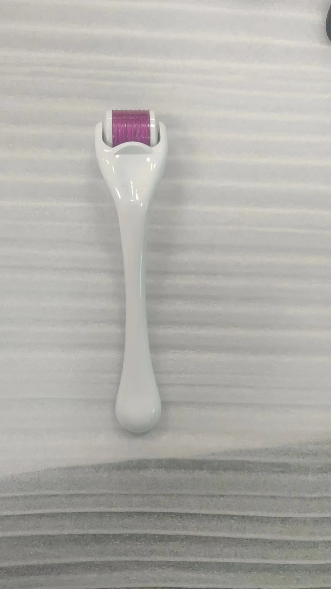540 needle micro needle roller derma roller with black handle and purple wheel