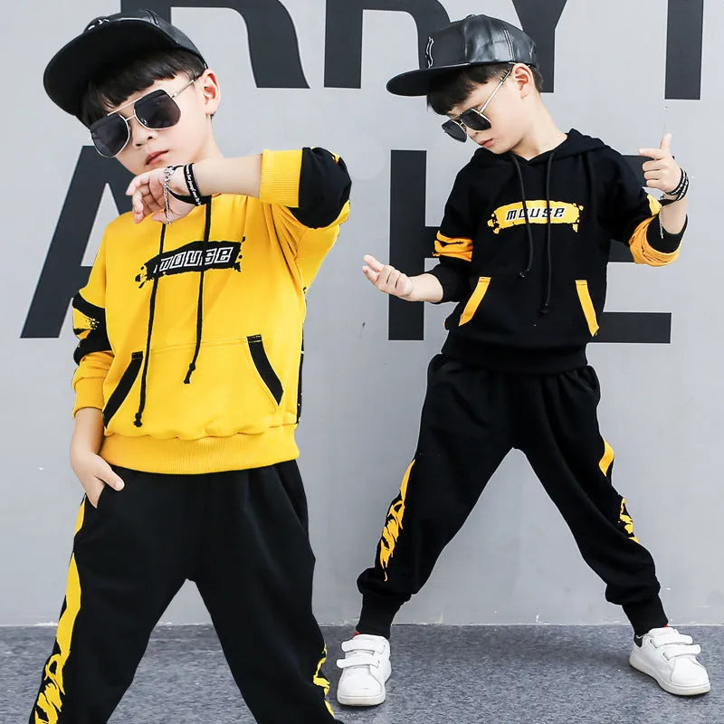 Boy's black hooded cotton sports suit with Korean-style letter pattern and matching trousers