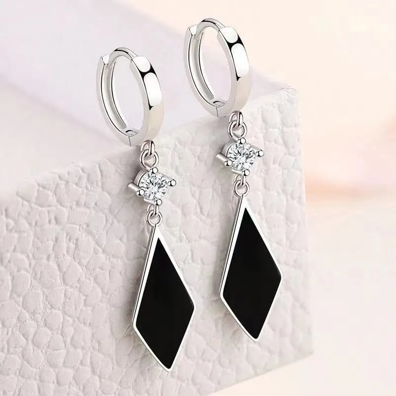 A pair of silver vintage diamond geometric earrings made from zinc alloy with electroplating.